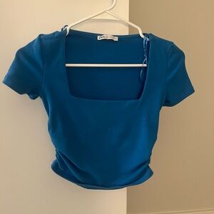 Cropped blue tee